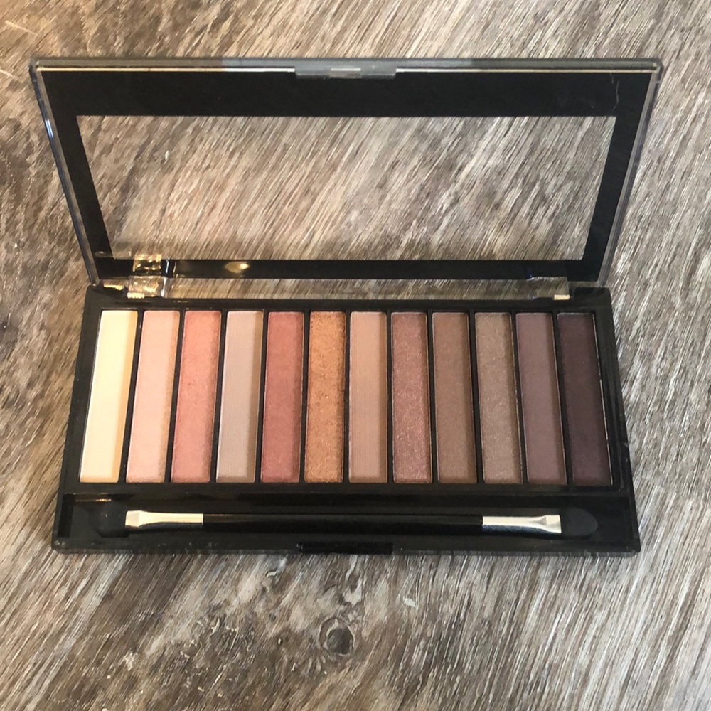 Revolution eyeshadow palette